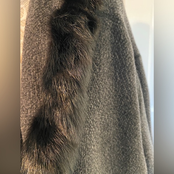 Fendi alpaca wool trimmed with black mink - Picture 4 of 4